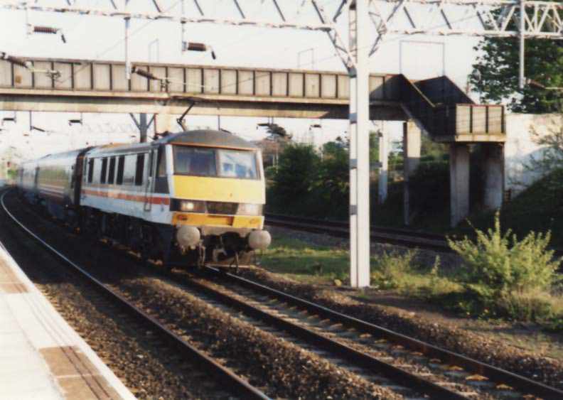 Class 90 at Norton Bridge