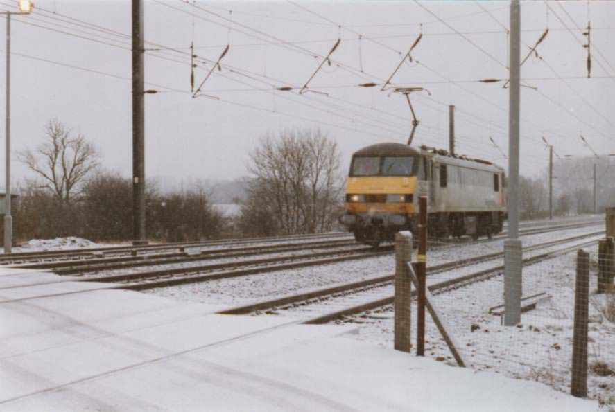 Class 90145 at Greatford Crossing