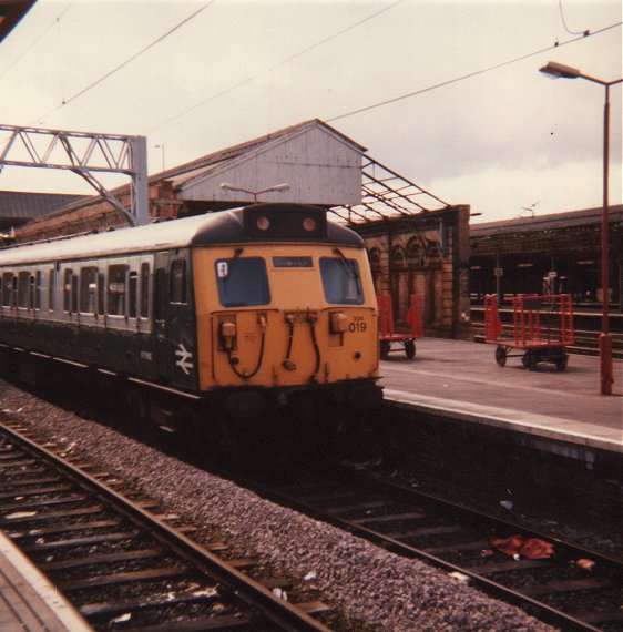 304019 in Blue at Crewe.
